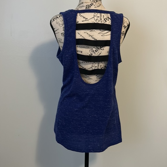 Victoria Sport sleeveless top - Picture 3 of 3